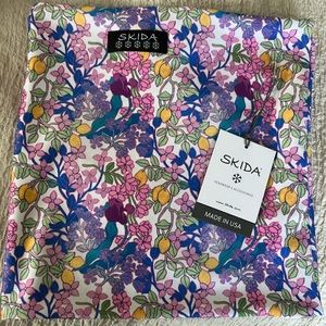 NWT skida neck warmer lemoncello